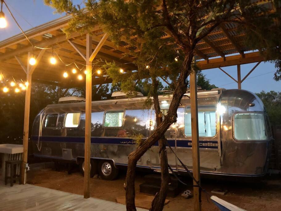 The Steel Magnolia Airstream - Cabins At Rim Rock Austin Exterior photo