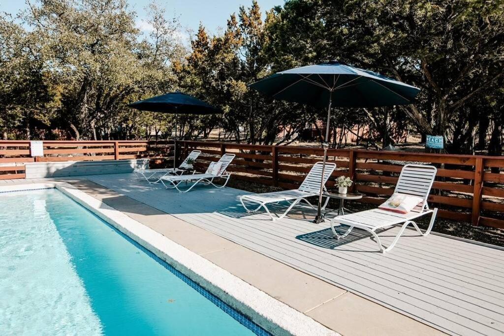 The Steel Magnolia Airstream - Cabins At Rim Rock Austin Exterior photo