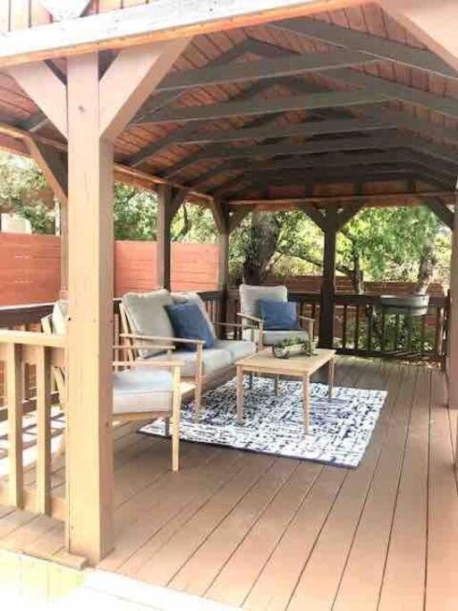 The Steel Magnolia Airstream - Cabins At Rim Rock Austin Exterior photo