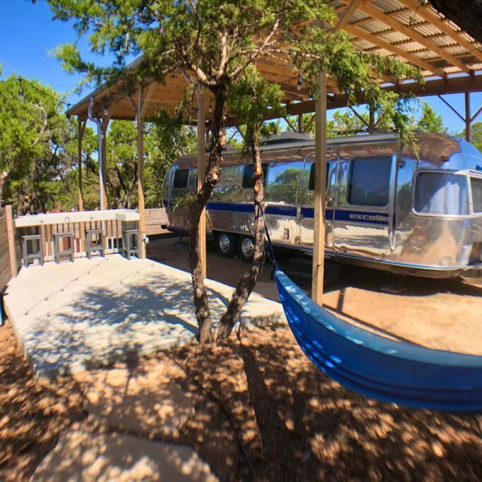 The Steel Magnolia Airstream - Cabins At Rim Rock Austin Exterior photo