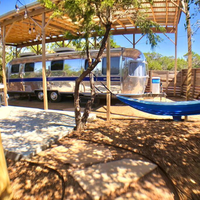 The Steel Magnolia Airstream - Cabins At Rim Rock Austin Exterior photo